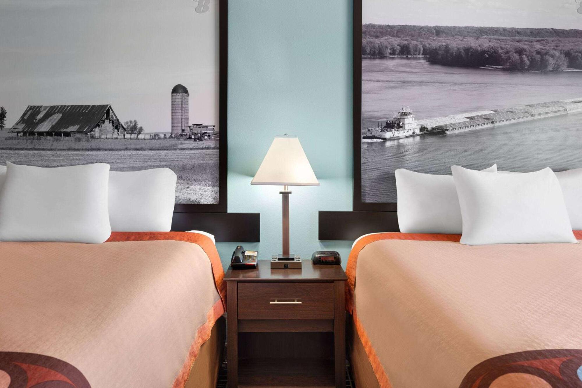 Super 8 By Wyndham Dyersville מראה חיצוני תמונה