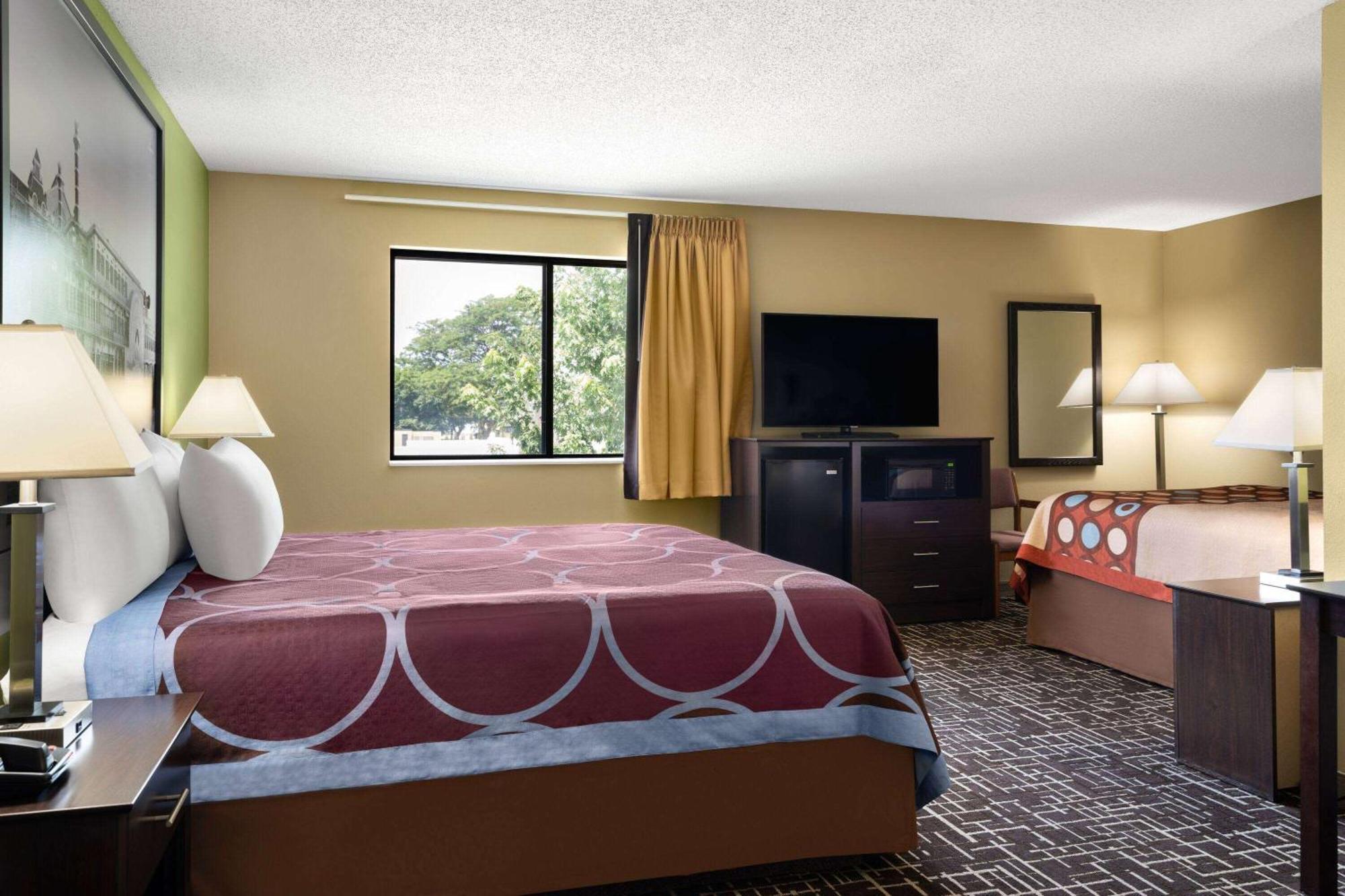 Super 8 By Wyndham Dyersville מראה חיצוני תמונה