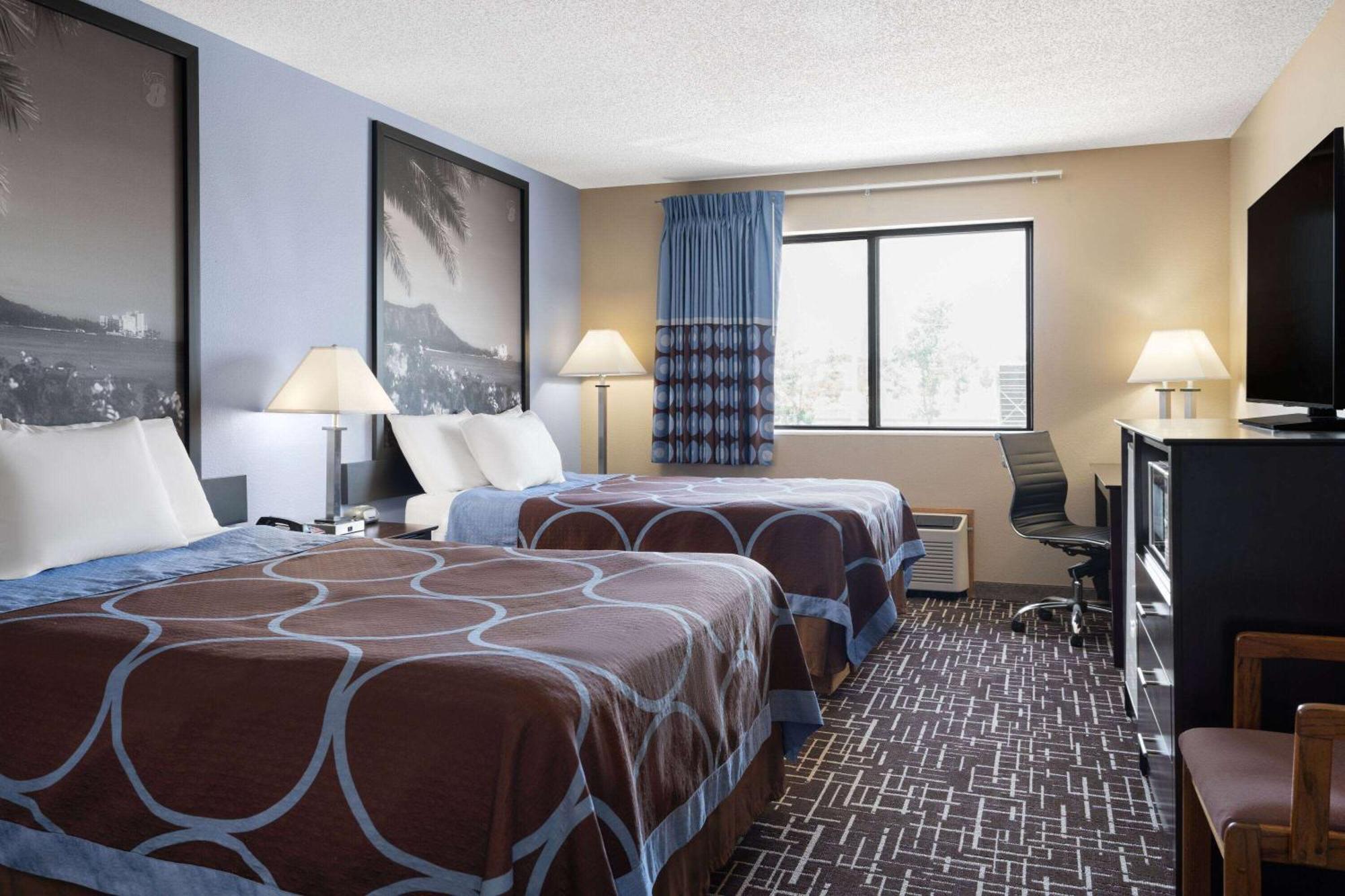 Super 8 By Wyndham Dyersville מראה חיצוני תמונה