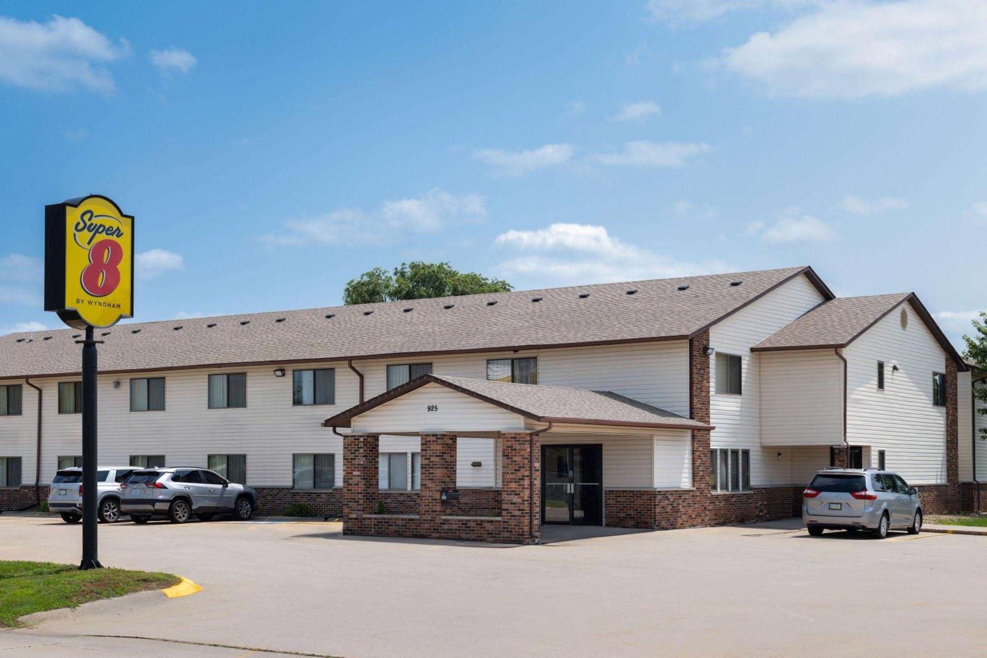 Super 8 By Wyndham Dyersville מראה חיצוני תמונה