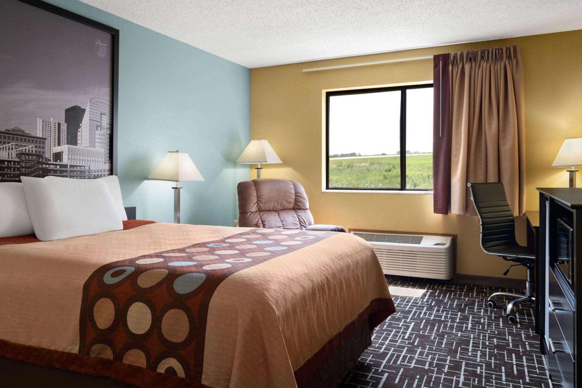 Super 8 By Wyndham Dyersville מראה חיצוני תמונה